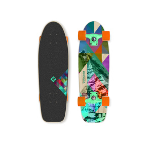 Straße, die felsigen Gebirgskreuzer surft